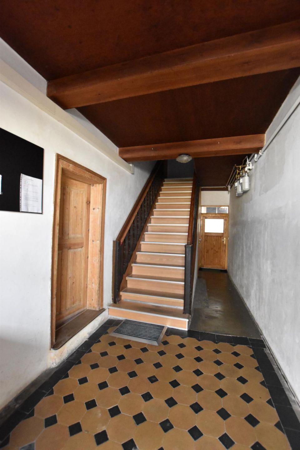 VERKAUFT - Mehrfamilien-Stadthaus mit Ausbaupotential!