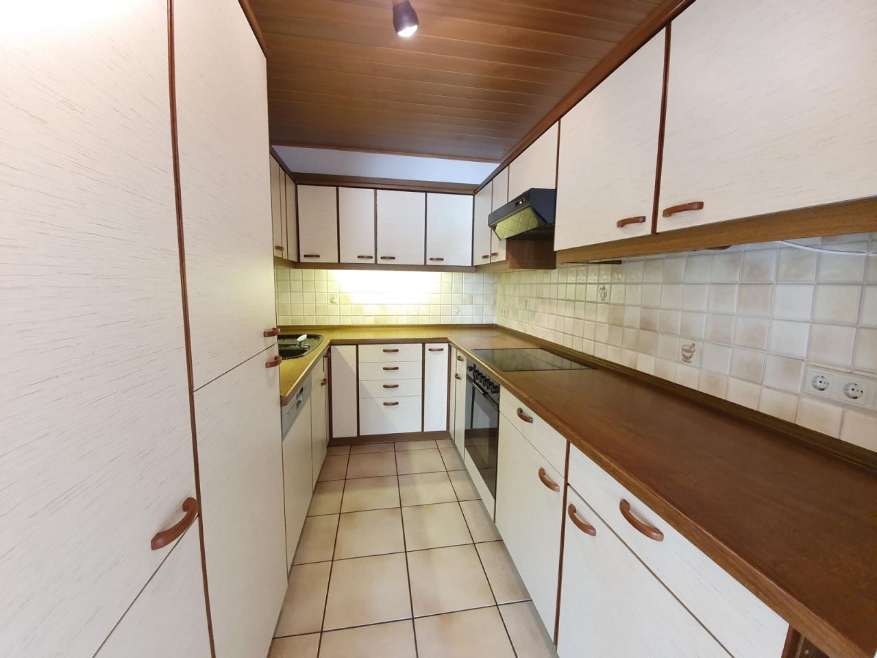 VERKAUFT - Sofort bezugsfrei - Gemütliche Wohnung mit Garage & Loggia in Unterlauter!