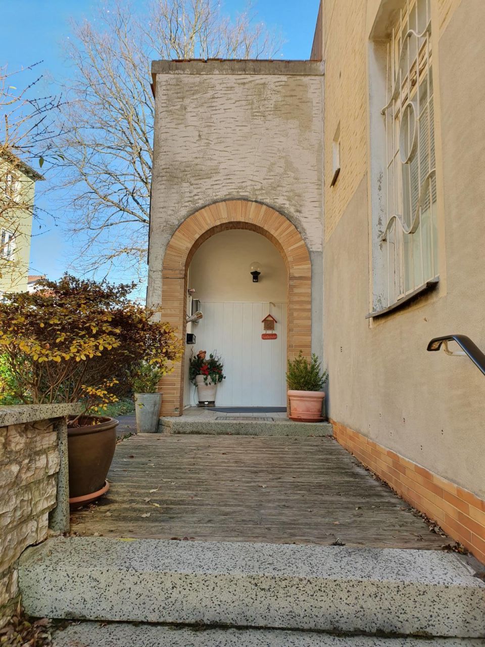 VERKAUFT - Zwei großzügige Stadtwohnungen inkl. eigenem Garten!