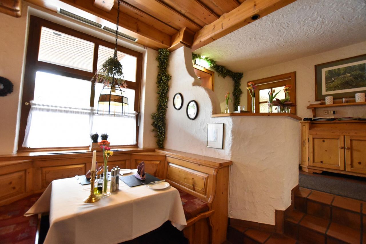 Verkauft-"Der Kräutergarten" - exklusive Gastronomie mit Festsaal und Parkplätzen!