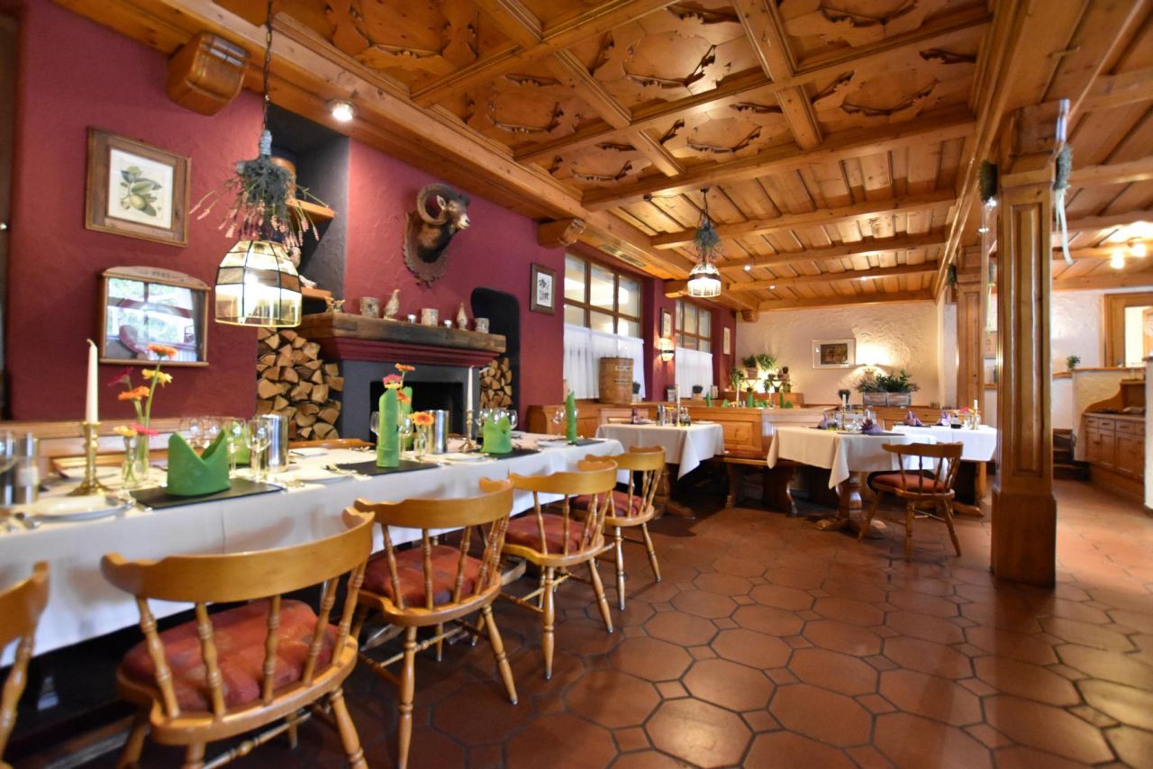 Verkauft-"Der Kräutergarten" - exklusive Gastronomie mit Festsaal und Parkplätzen!