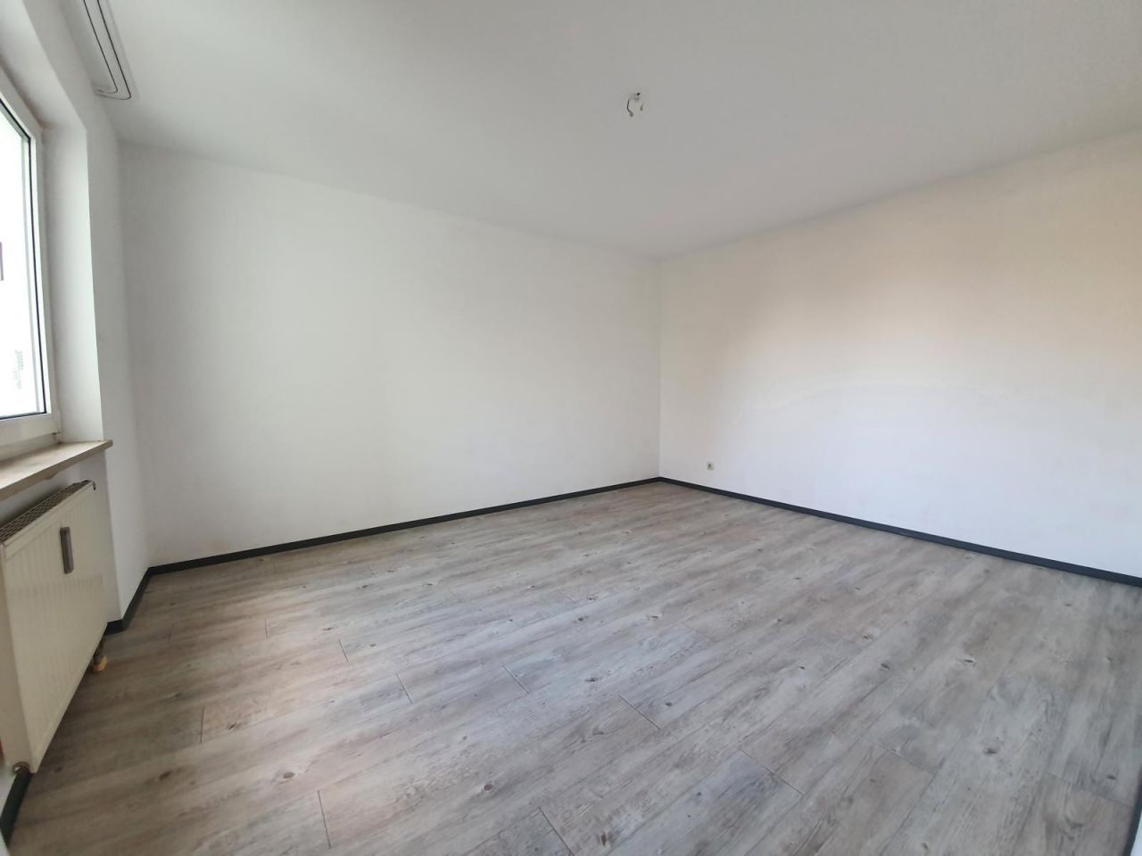 VERKAUFT - Für jung und alt - tolle EG-Wohnung mit Terrasse in Cortendorf!