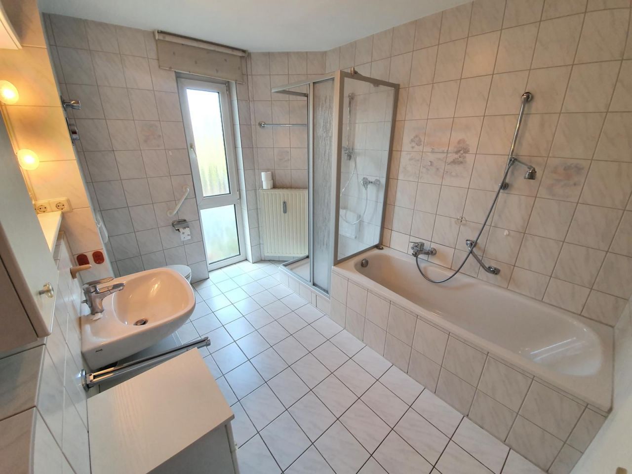 VERKAUFT - Für jung und alt - tolle EG-Wohnung mit Terrasse in Cortendorf!