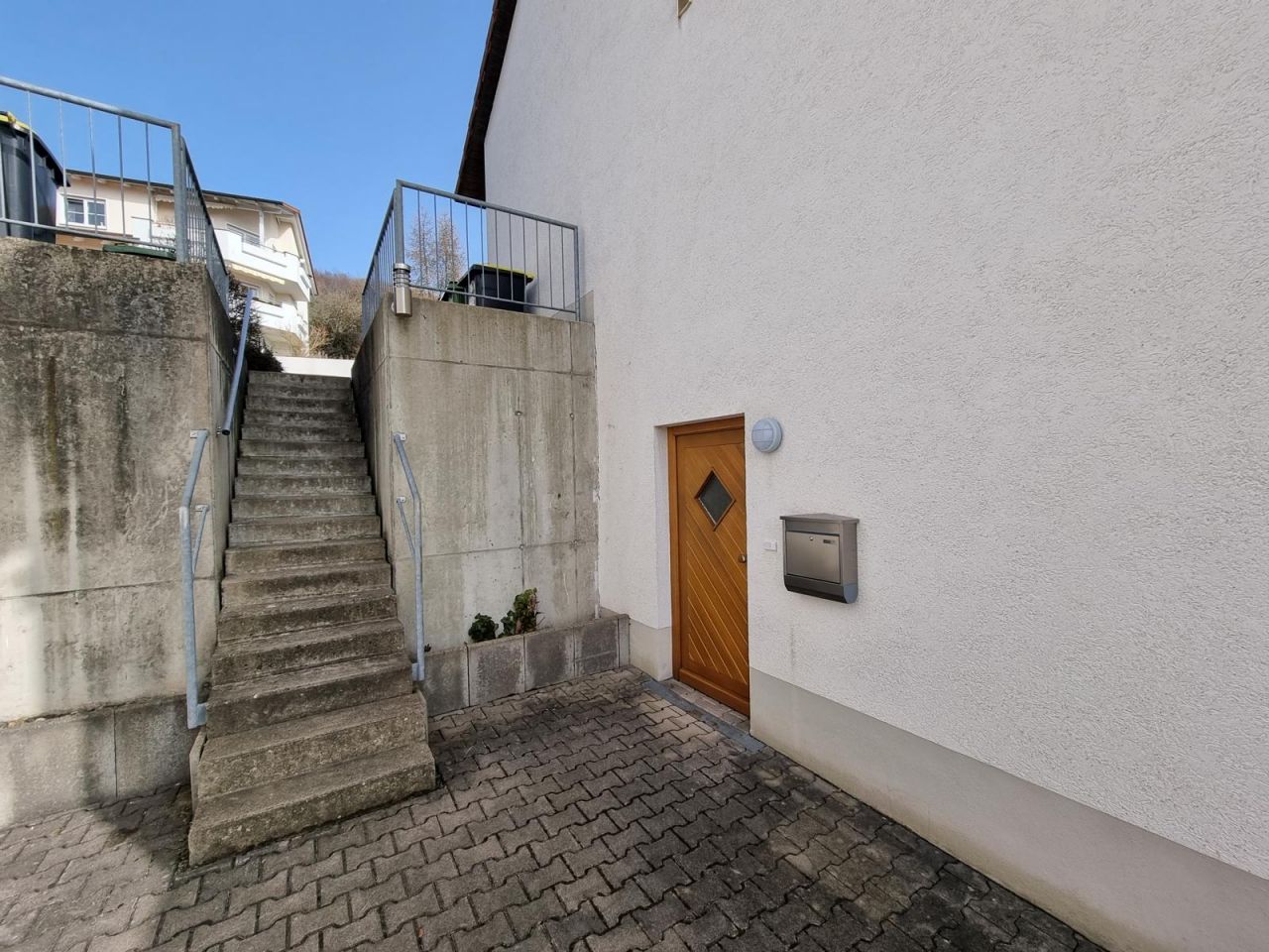 VERKAUFT - Traumhafte Wohnung mit eigenem Garten und toller Terrasse - Bestlage am Mahnberg!
