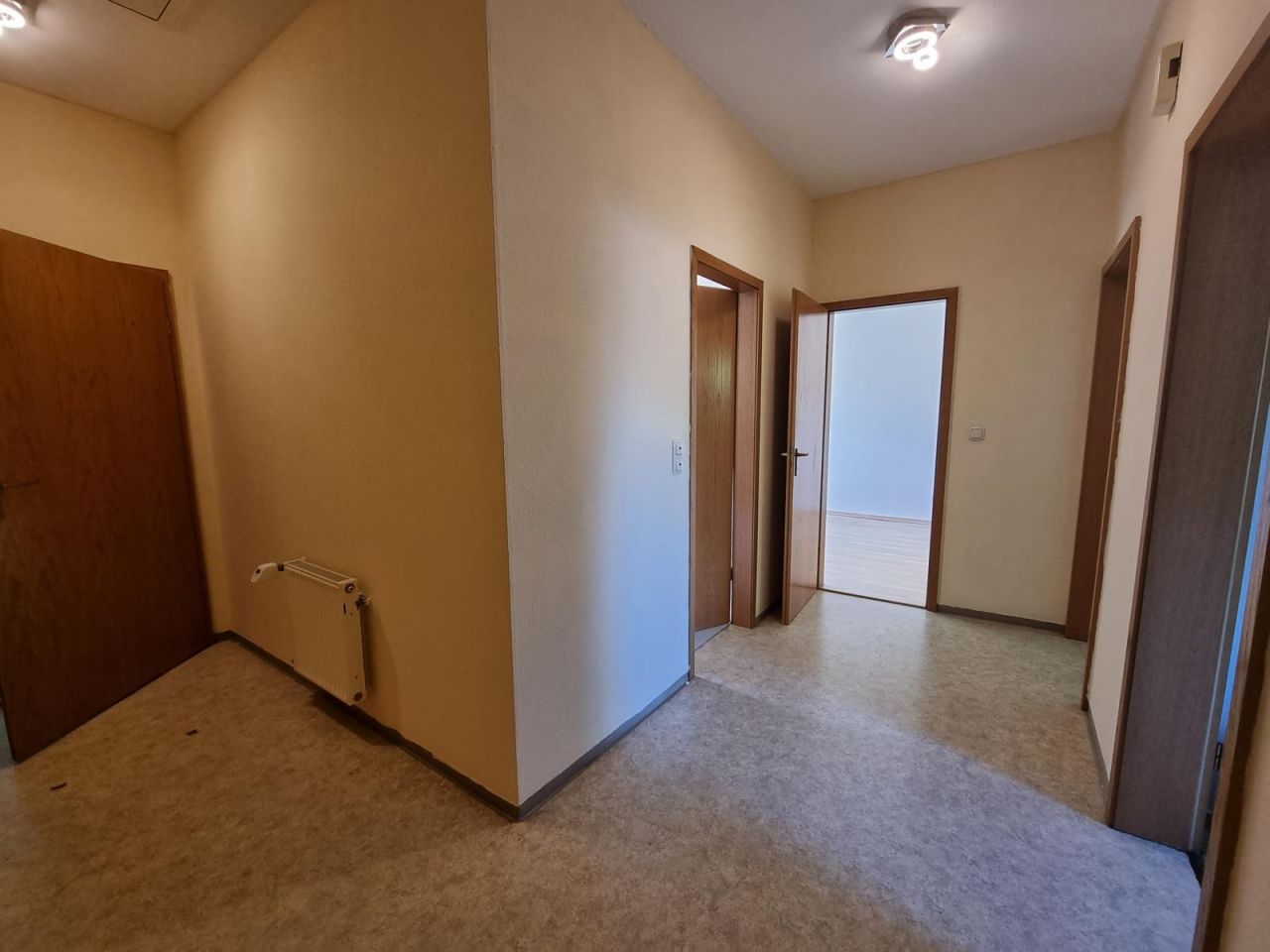 VERKAUFT - Mehrfamilienwohnhaus mit besonderem Flair und 4 Garagen in Rödental!