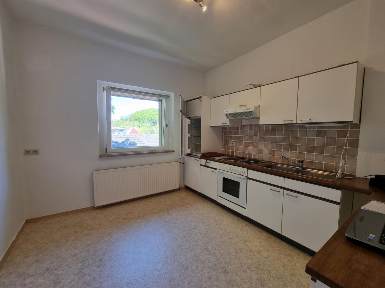 VERKAUFT - Mehrfamilienwohnhaus mit besonderem Flair und 4 Garagen in Rödental!