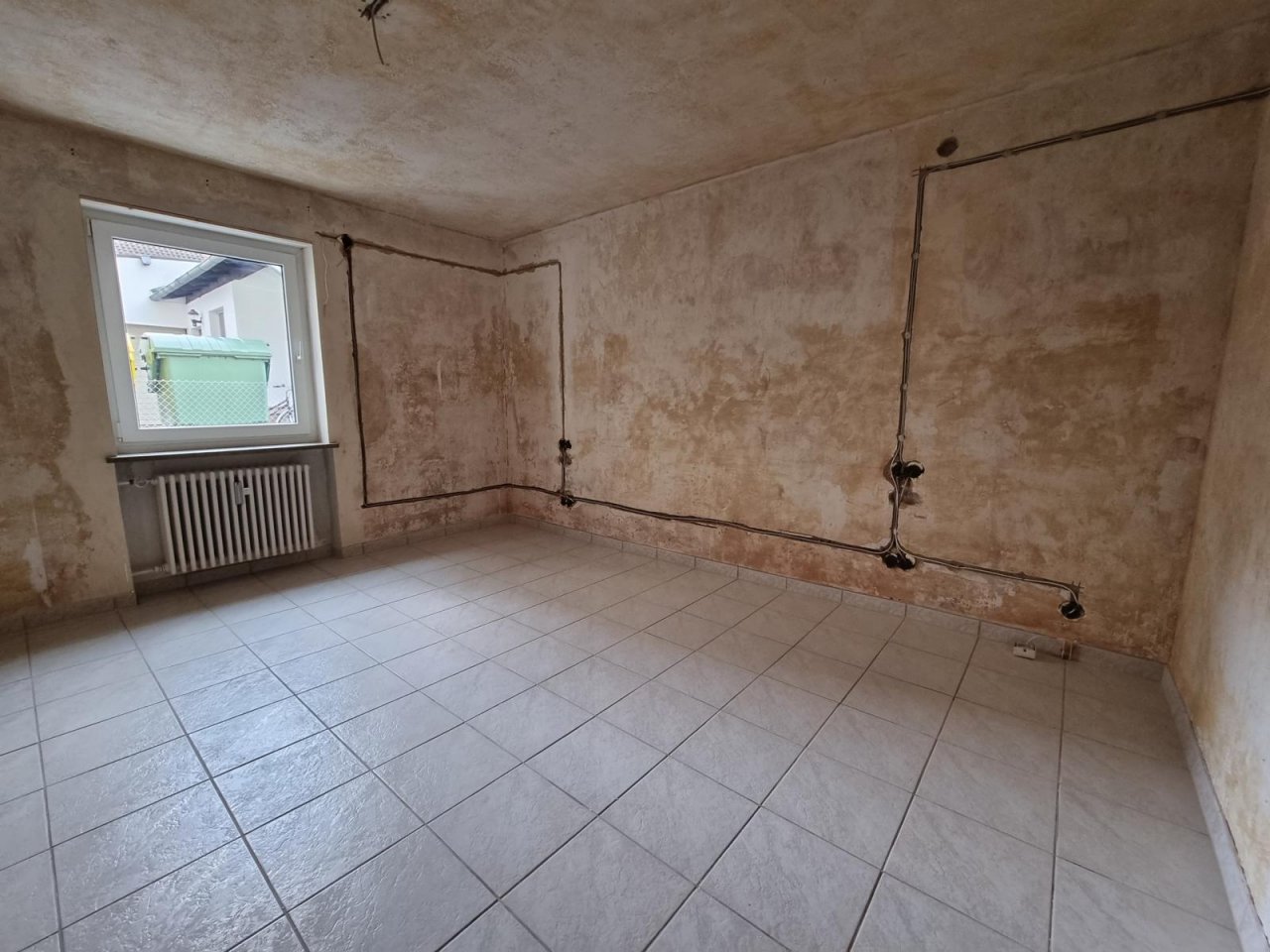 VERKAUFT - Solide Erdgeschosswohnung nähe HUK!