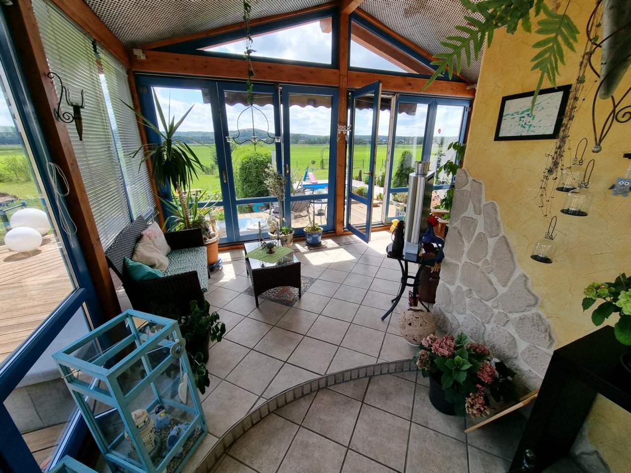 VERKAUFT - Wohnen wie im Urlaub! Einfamilienhaus mit Wintergarten und Pool am Coburger Stadtrand