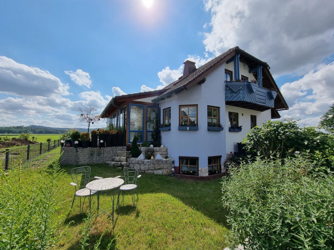 VERKAUFT - Wohnen wie im Urlaub! Einfamilienhaus mit Wintergarten und Pool am Coburger Stadtrand