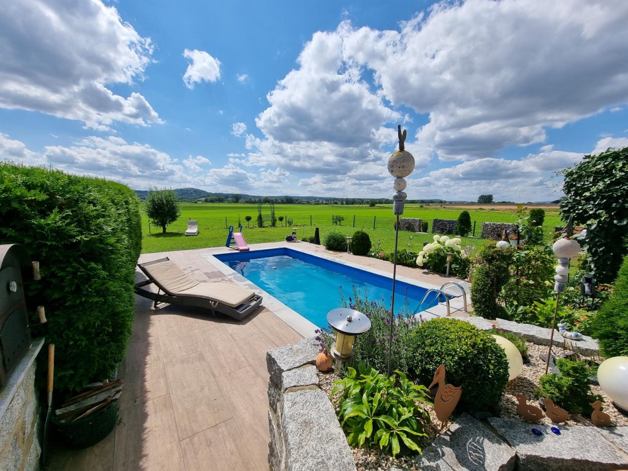 VERKAUFT - Wohnen wie im Urlaub! Einfamilienhaus mit Wintergarten und Pool am Coburger Stadtrand