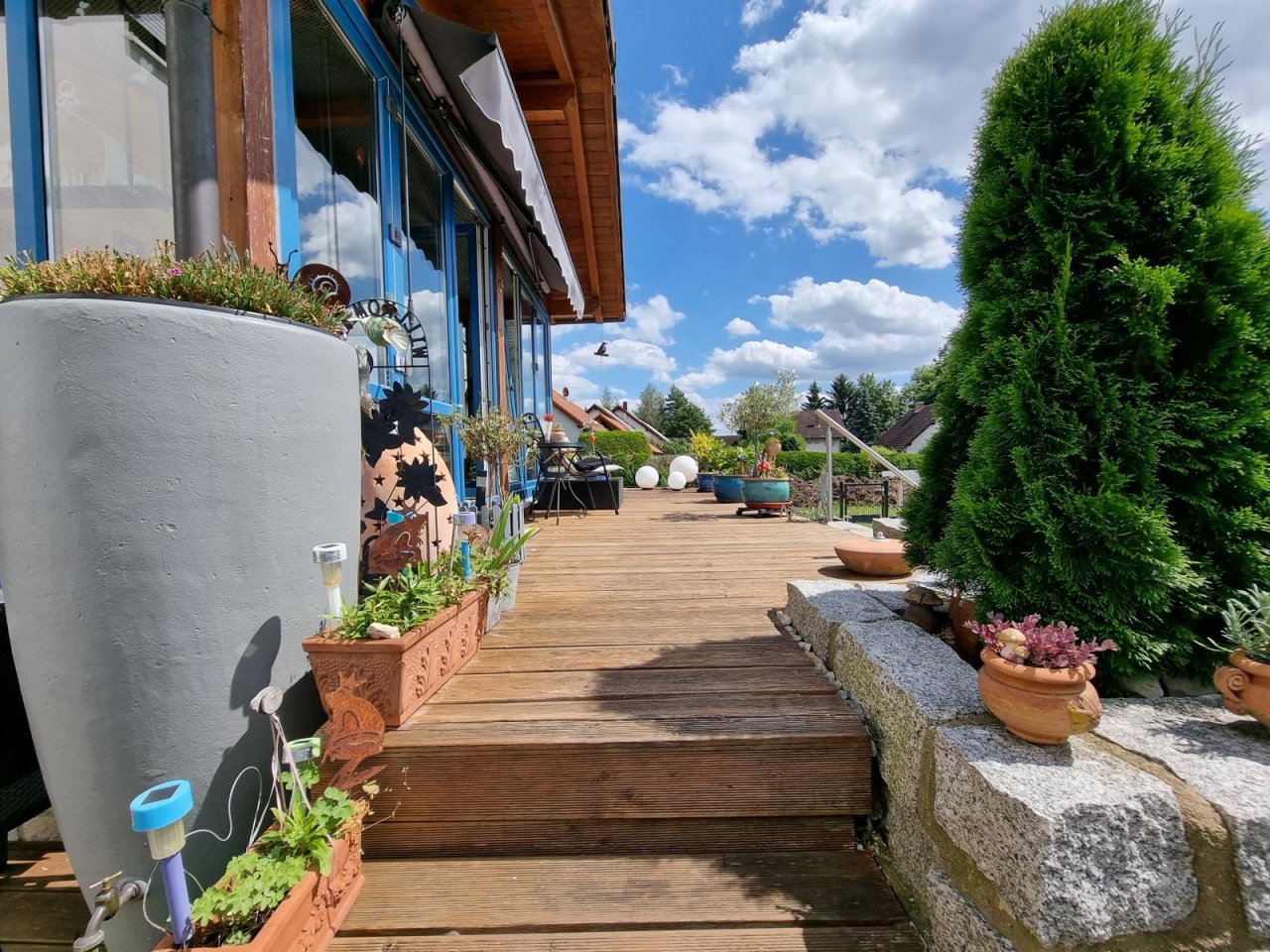VERKAUFT - Wohnen wie im Urlaub! Einfamilienhaus mit Wintergarten und Pool am Coburger Stadtrand