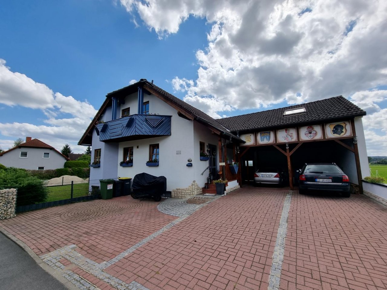 VERKAUFT - Wohnen wie im Urlaub! Einfamilienhaus mit Wintergarten und Pool am Coburger Stadtrand