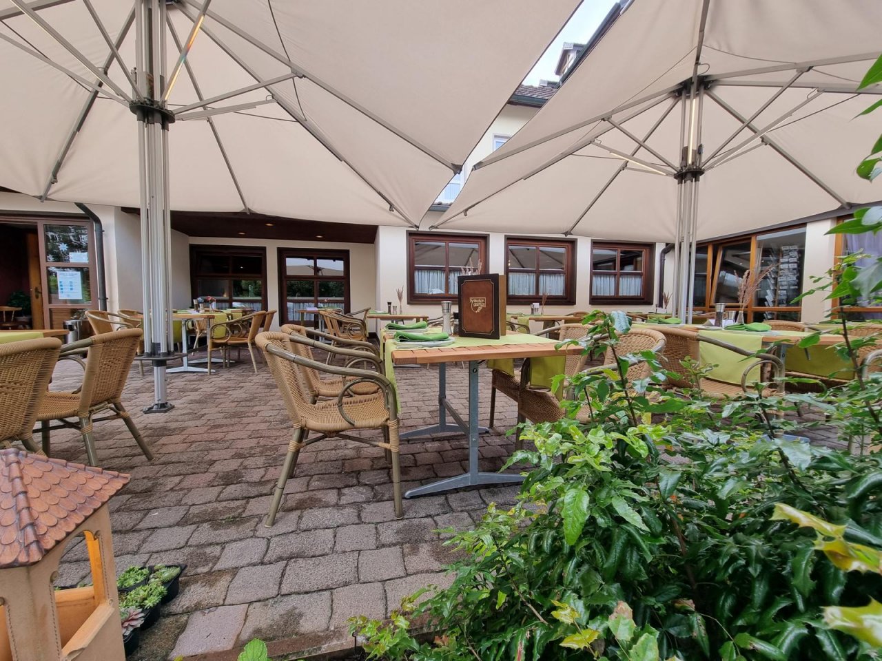 Verkauft-"Der Kräutergarten" - exklusive Gastronomie mit Festsaal und Parkplätzen!