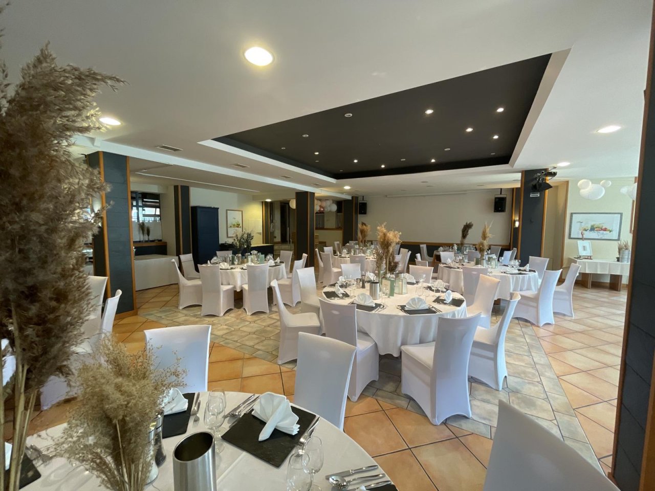 Verkauft-"Der Kräutergarten" - exklusive Gastronomie mit Festsaal und Parkplätzen!