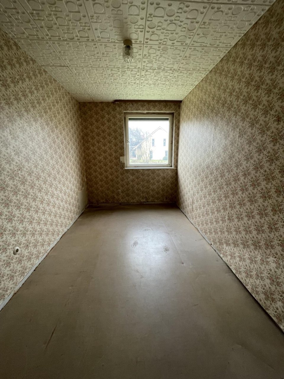 VERKAUFT - Hochparterre-Wohnung mit Potenzial!