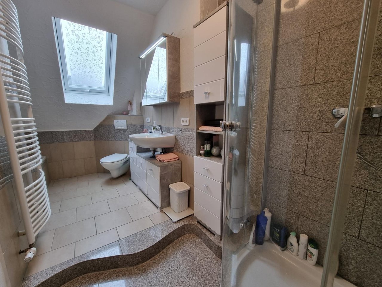 Top-saniertes Wohn- u. Geschäftshaus in ruhiger Stadtlage!