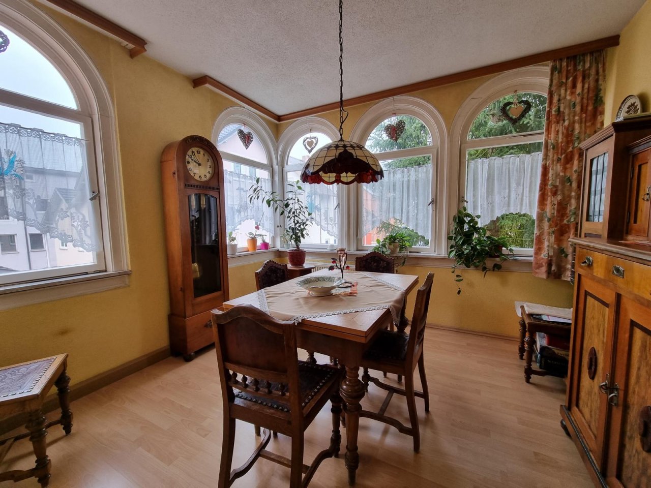 Top-saniertes Wohn- u. Geschäftshaus in ruhiger Stadtlage!