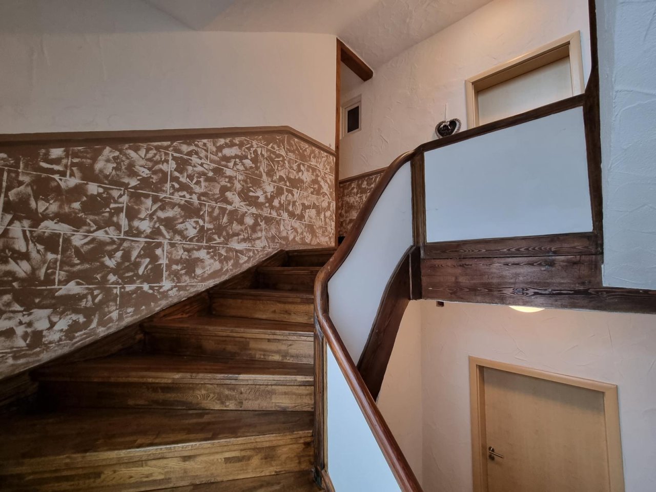 Top-saniertes Wohn- u. Geschäftshaus in ruhiger Stadtlage!