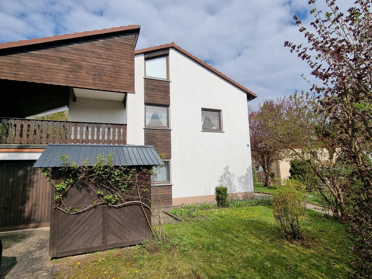 VERKAUFT -Großzügig Leben - Einfamilienhaus mit ELW am Mahnberg!