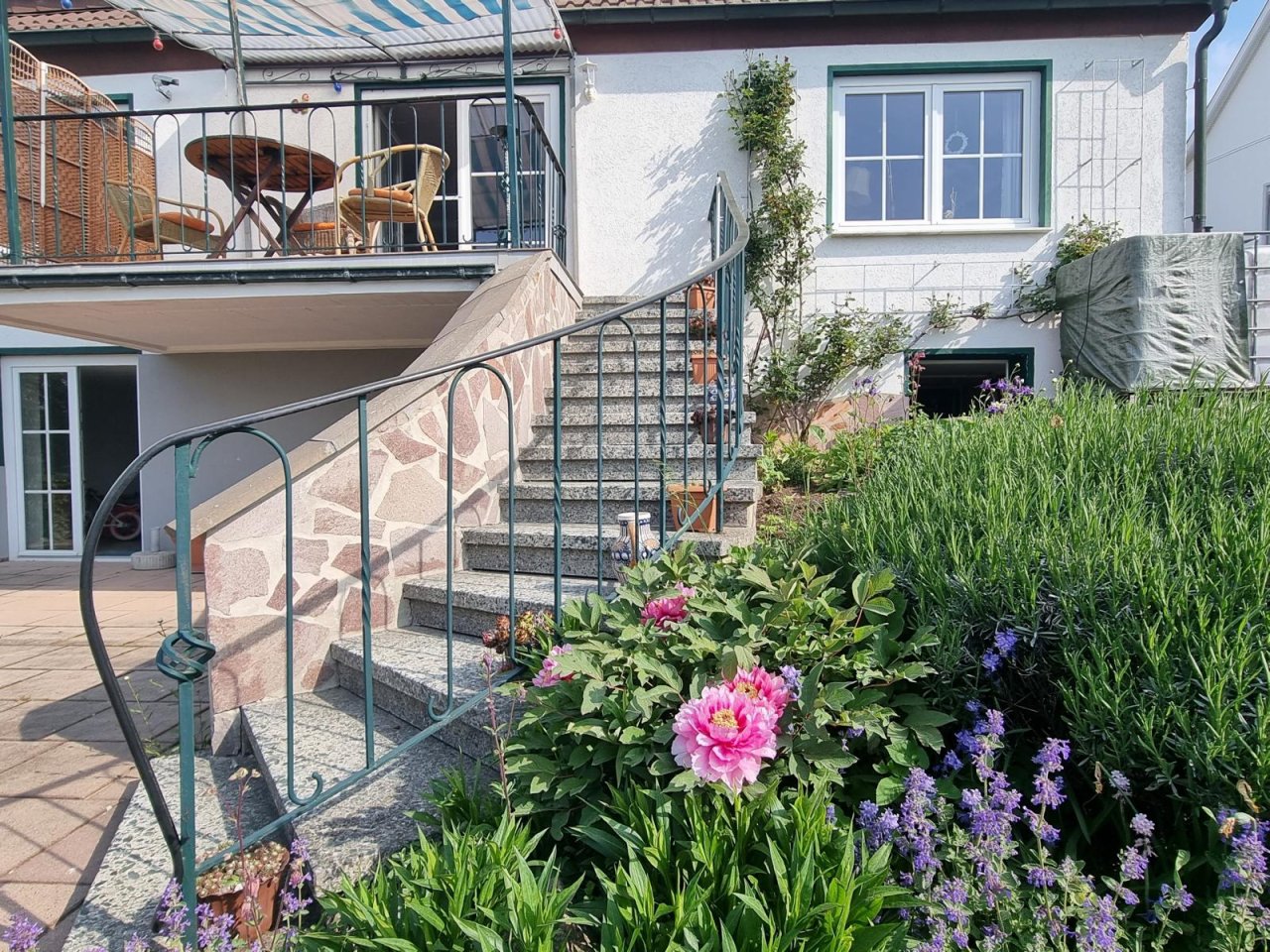 VERKAUFT - Lage, Lage, Lage! Hübsches Einfamilienhaus mit traumhaftem Blick bis zum Staffelberg!
