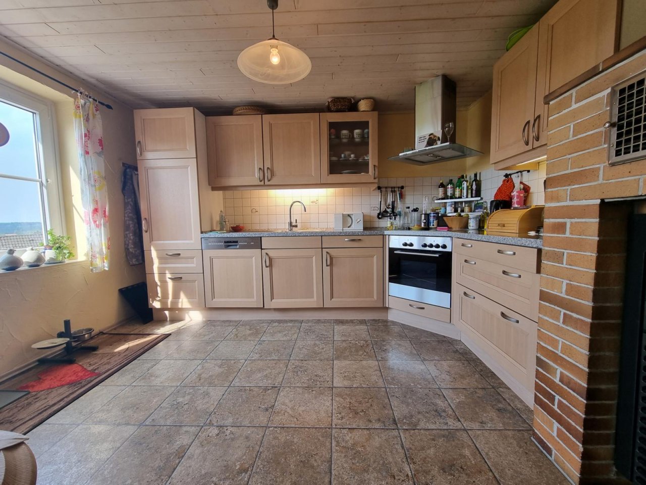 VERKAUFT - Lage, Lage, Lage! Hübsches Einfamilienhaus mit traumhaftem Blick bis zum Staffelberg!