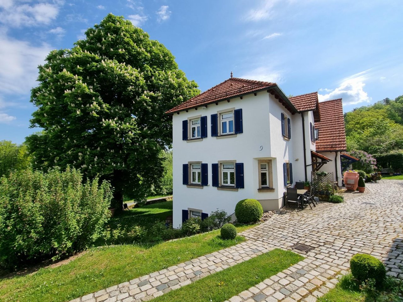 VERKAUFT - Malerisch & faszinierend - traumhaftes Anwesen in Fast-Alleinlage!