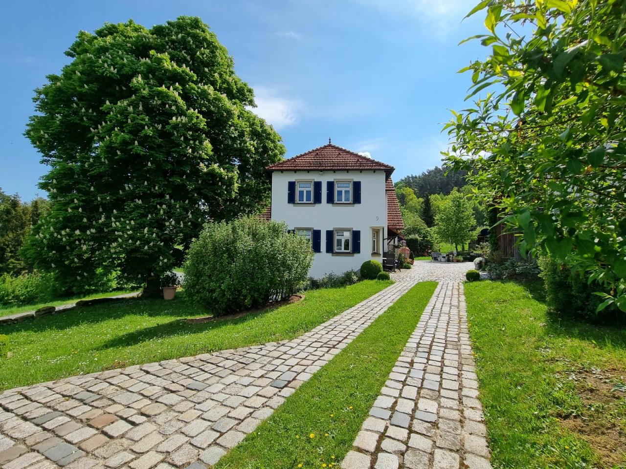 VERKAUFT - Malerisch & faszinierend - traumhaftes Anwesen in Fast-Alleinlage!