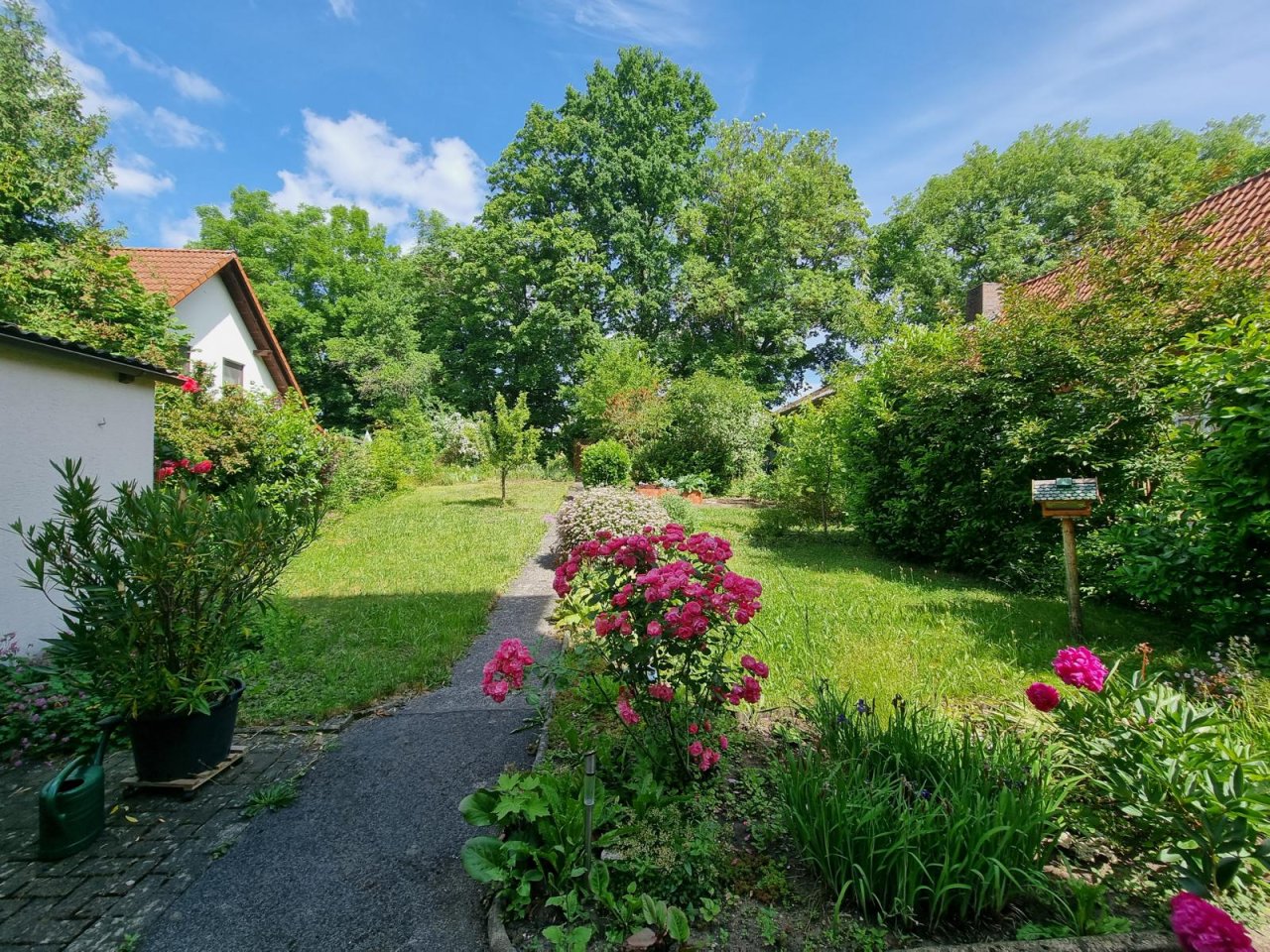 VERKAUFT - 3-Familienwohnhaus mit tollem Garten/Bauplatz und Veste-Blick in der Stadt