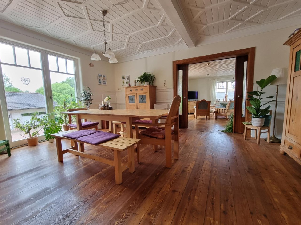 VERKAUFT - Charmantes Einfamilienhaus mit Flair, See-Blick sowie 9 Garagen auf 1.692 m² Grund