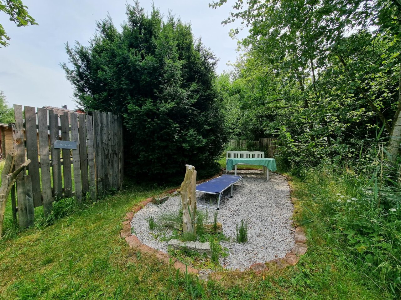 VERKAUFT - Charmantes Einfamilienhaus mit Flair, See-Blick sowie 9 Garagen auf 1.692 m² Grund