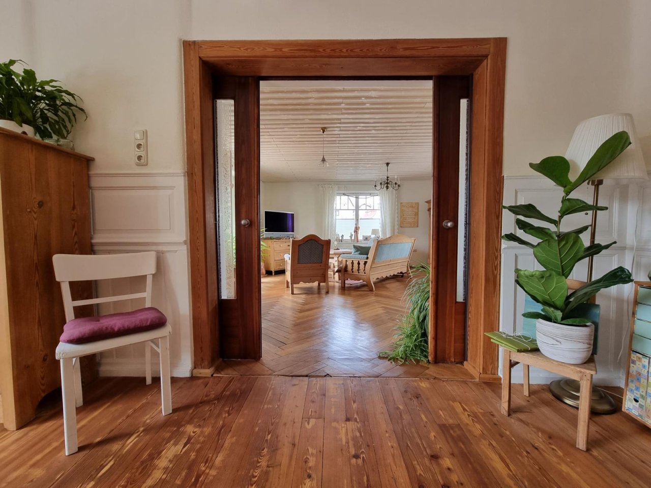 VERKAUFT - Charmantes Einfamilienhaus mit Flair, See-Blick sowie 9 Garagen auf 1.692 m² Grund