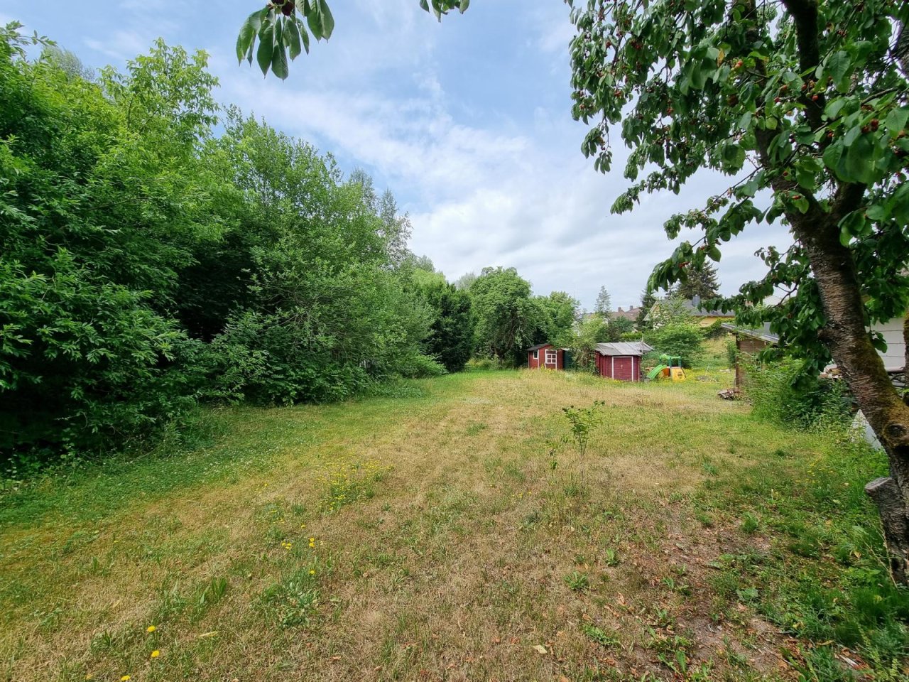VERKAUFT - Charmantes Einfamilienhaus mit Flair, See-Blick sowie 9 Garagen auf 1.692 m² Grund