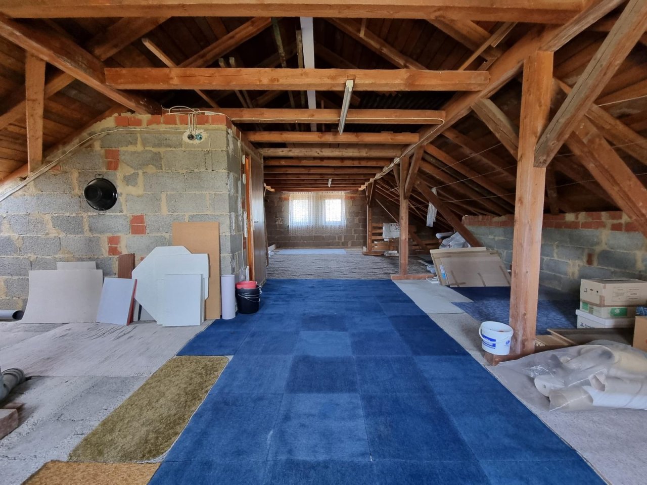 VERKAUFT - Äußerst gepflegtes Zweifamilienhaus in zentraler, ruhiger Lage!