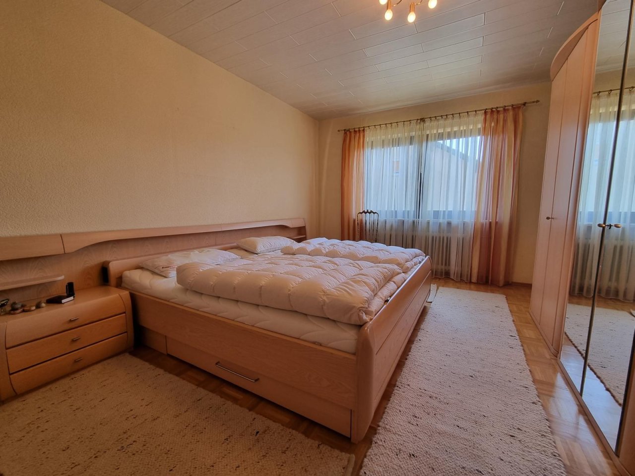 VERKAUFT - Äußerst gepflegtes Zweifamilienhaus in zentraler, ruhiger Lage!