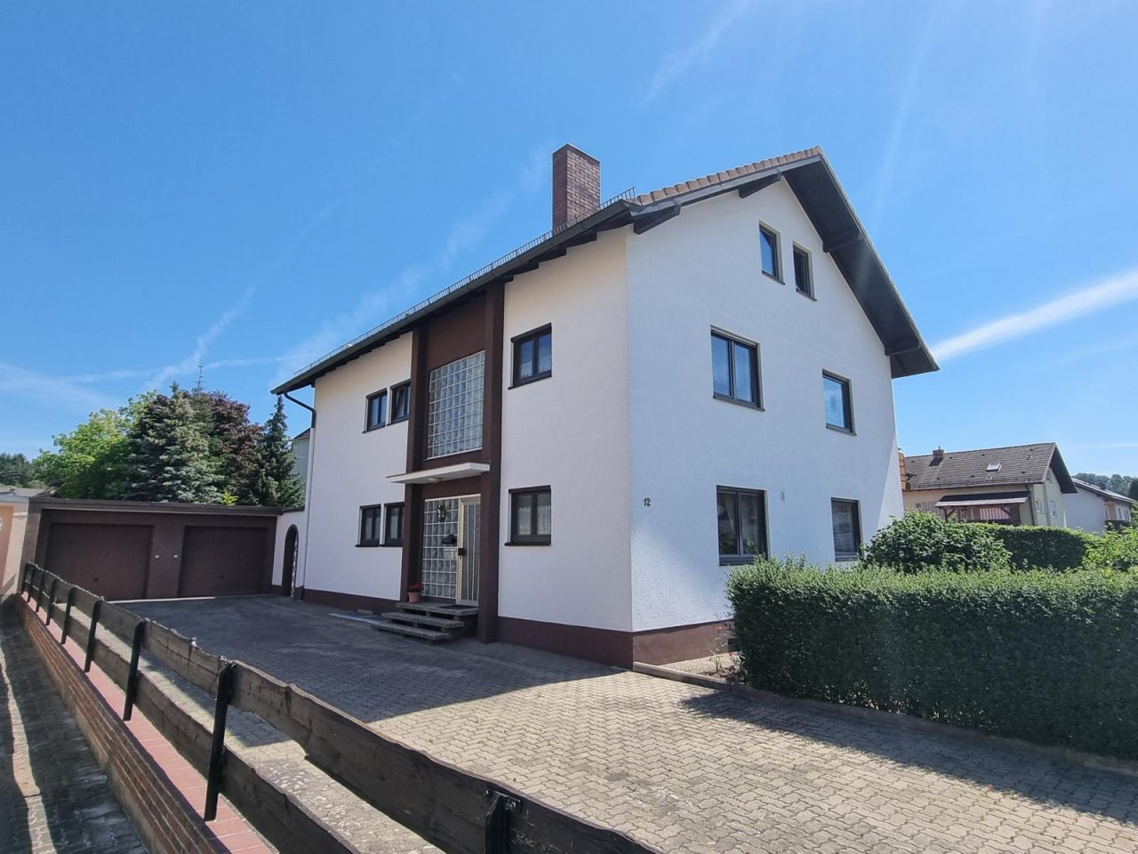 VERKAUFT - Äußerst gepflegtes Zweifamilienhaus in zentraler, ruhiger Lage!