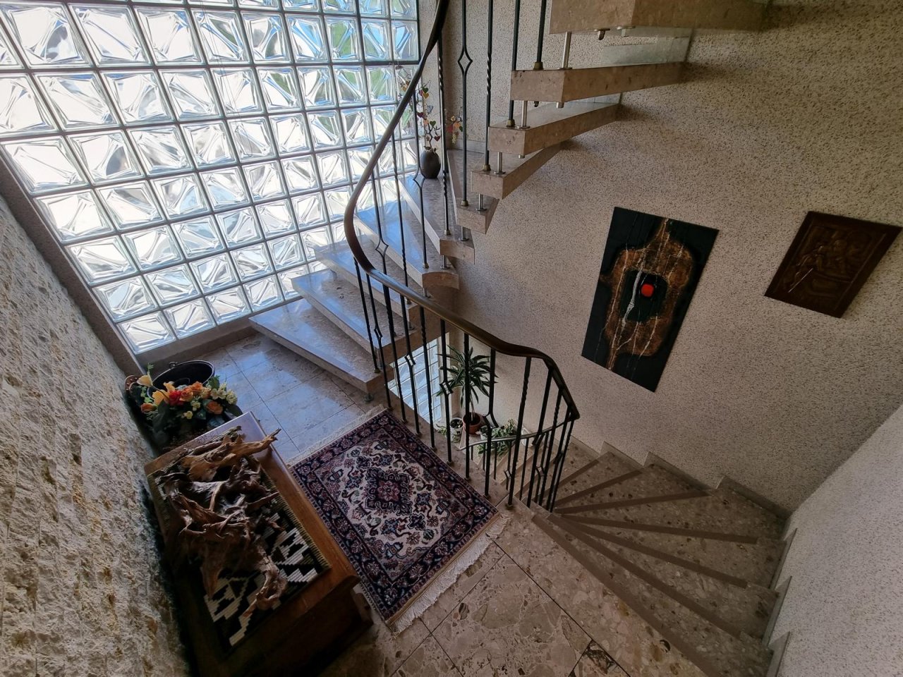 VERKAUFT - Äußerst gepflegtes Zweifamilienhaus in zentraler, ruhiger Lage!