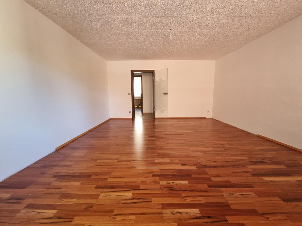 VERKAUFT - Wohnen in der Stadt, Nähe HUK/Bahnhof: 3 Zi.-Eigentumswohnung mit Balkon und Aufzug!