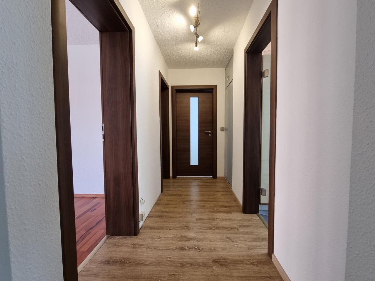 VERKAUFT - Wohnen in der Stadt, Nähe HUK/Bahnhof: 3 Zi.-Eigentumswohnung mit Balkon und Aufzug!