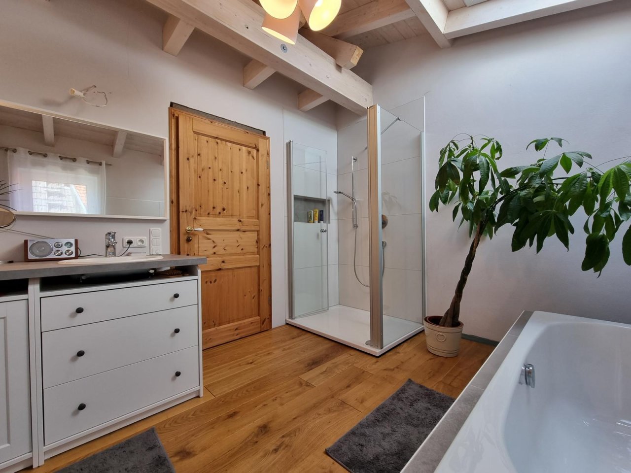 VERKAUFT - Ökologisch sanierter Dreiseithof auf ca. 2000 m² Grund südlich von Coburg!