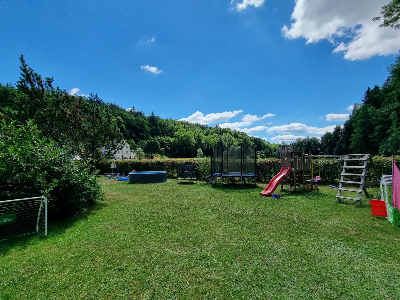 VERKAUFT - Modernisiertes Einfamilienhaus im Grünen