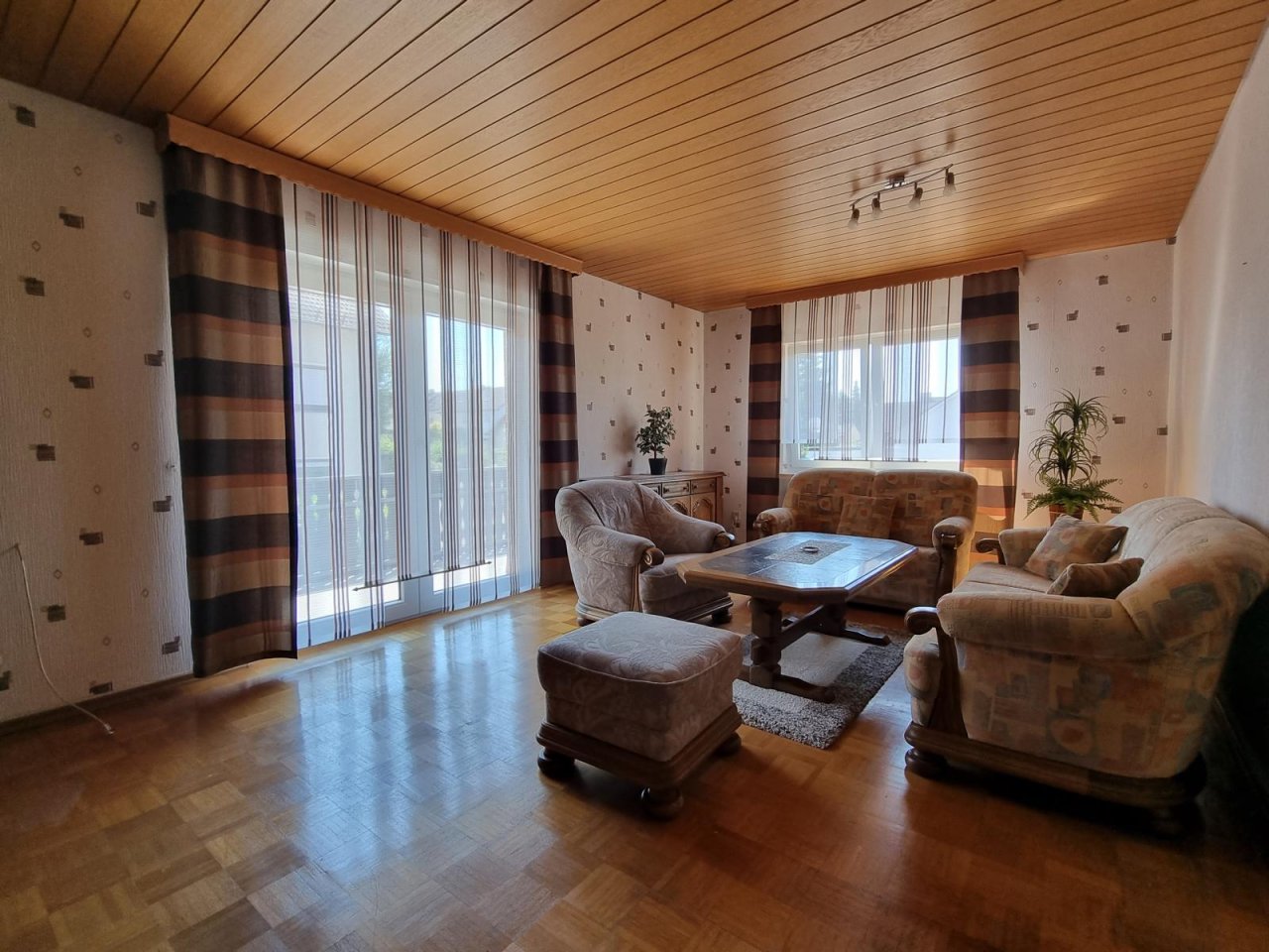 VERKAUFT - TOP-PREIS-LEISTUNGSVERHÄLTNIS ++ Großes Wohnhaus mit tollem Garten