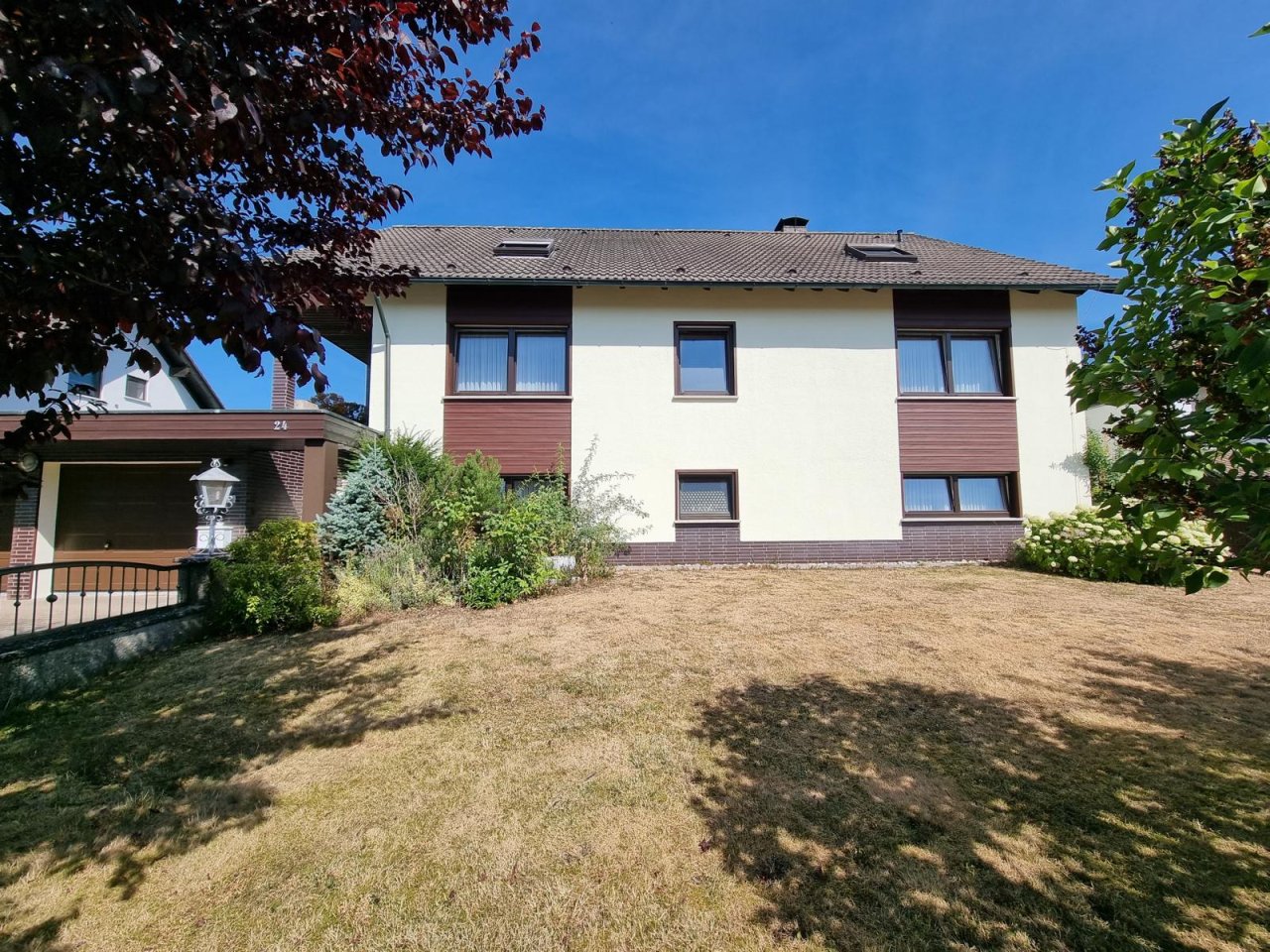 Verkauft - Gepflegtes Wohnen mit Doppelgarage im begehrten Stadtbusbereich von Coburg!