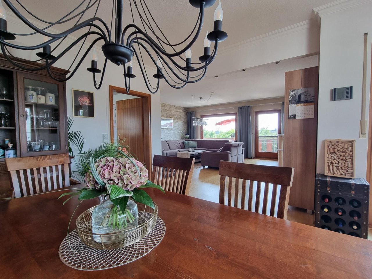 VERKAUFT - Landhaus mit ca. 350 m² Wohnfläche auf 1.615 m² Grund mit 4 Garagen, Nähe Coburg!