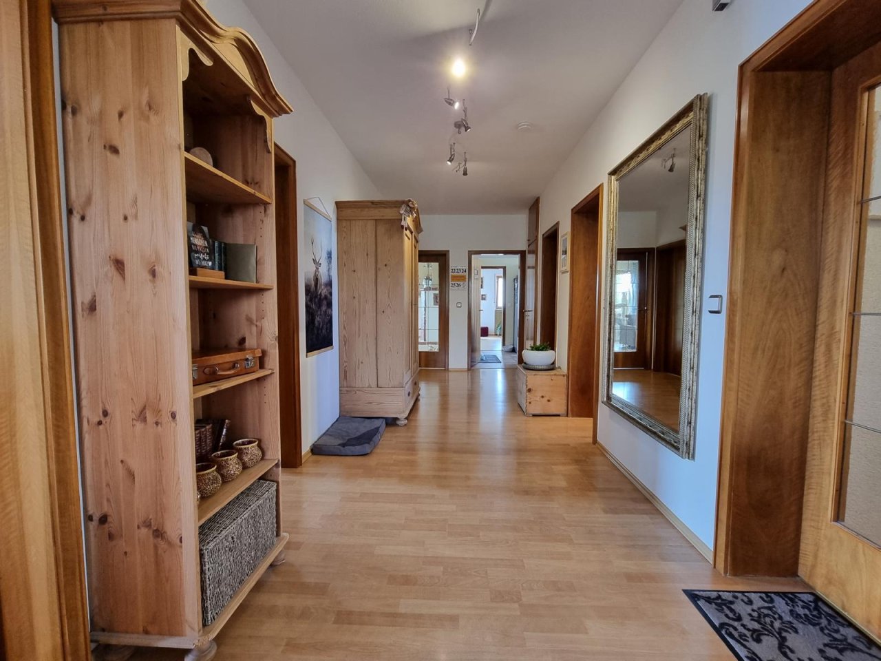 VERKAUFT - Landhaus mit ca. 350 m² Wohnfläche auf 1.615 m² Grund mit 4 Garagen, Nähe Coburg!