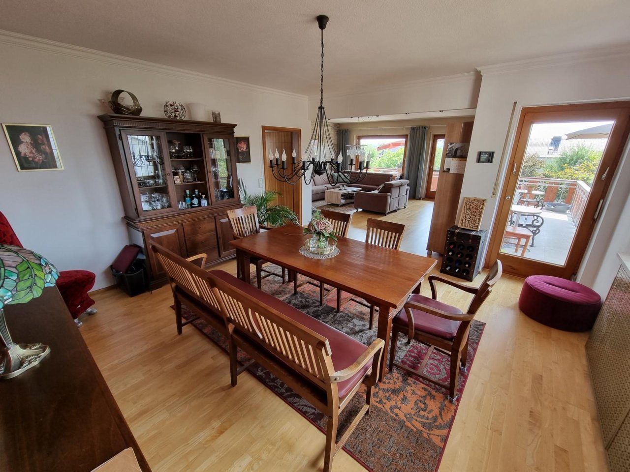 VERKAUFT - Landhaus mit ca. 350 m² Wohnfläche auf 1.615 m² Grund mit 4 Garagen, Nähe Coburg!