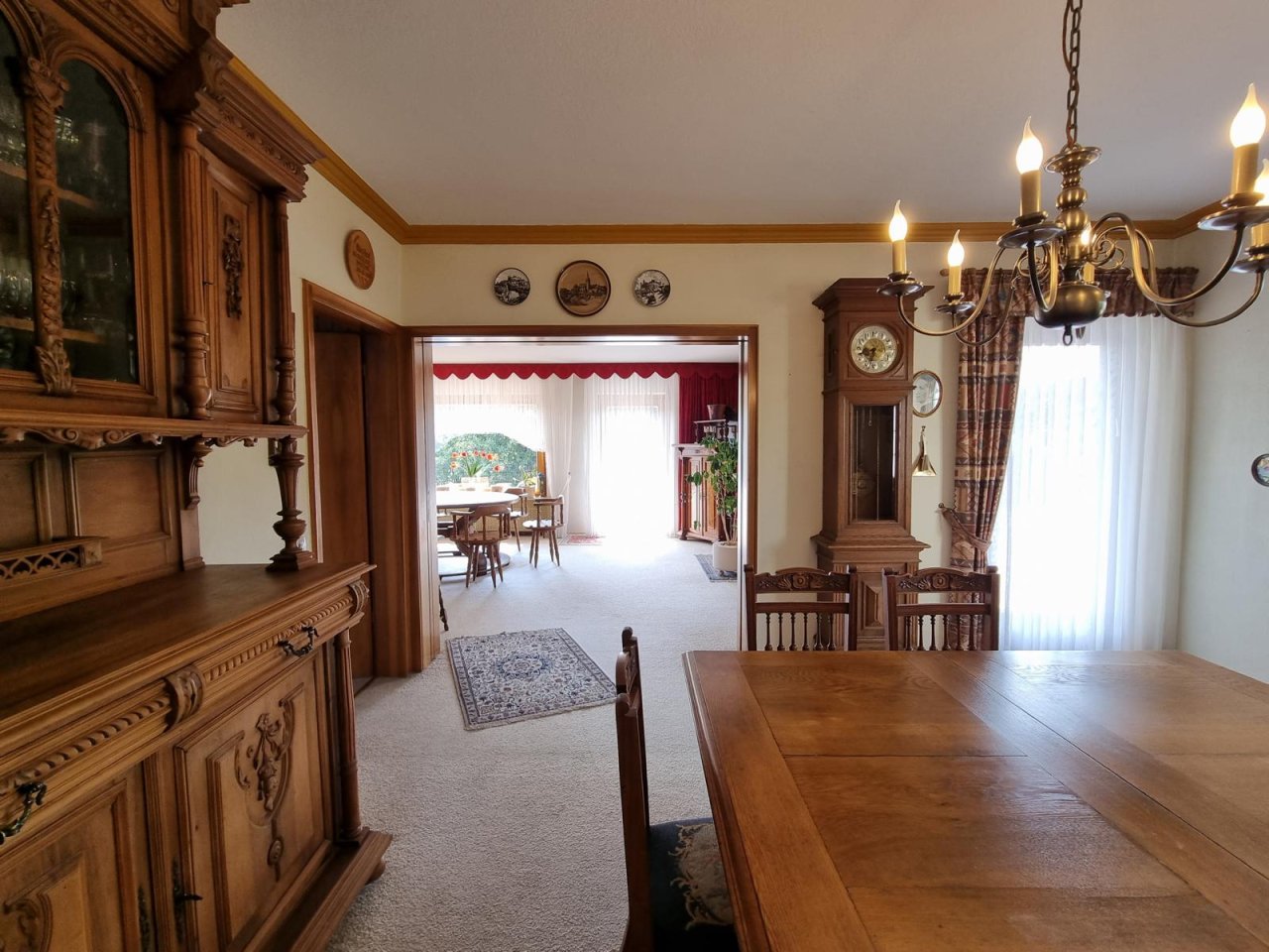 VERKAUFT - Landhaus mit ca. 350 m² Wohnfläche auf 1.615 m² Grund mit 4 Garagen, Nähe Coburg!