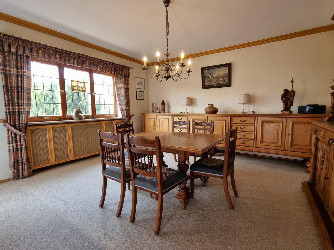 VERKAUFT - Landhaus mit ca. 350 m² Wohnfläche auf 1.615 m² Grund mit 4 Garagen, Nähe Coburg!