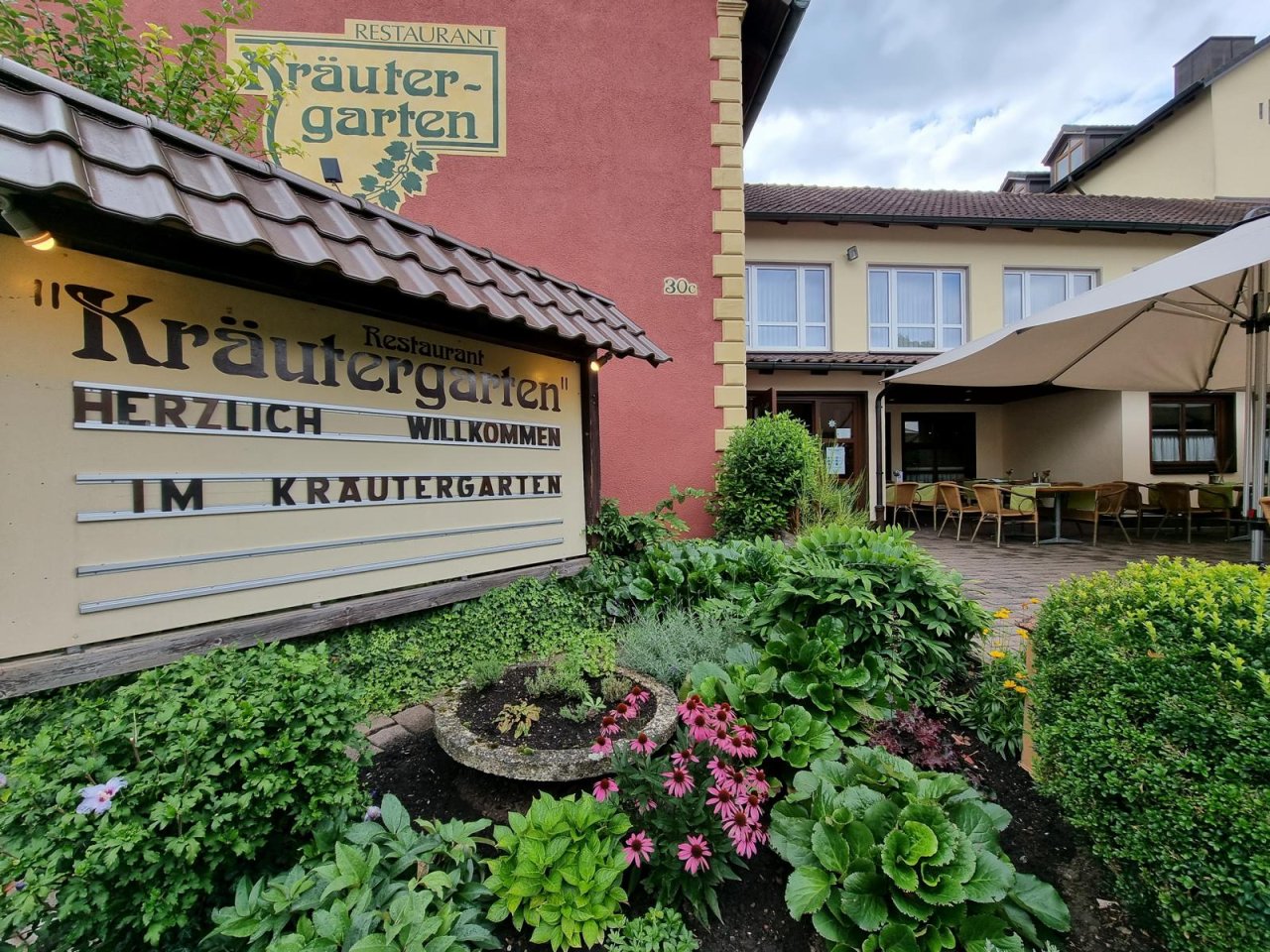 Verkauft-"Der Kräutergarten" - exklusive Gastronomie mit Festsaal und Parkplätzen!