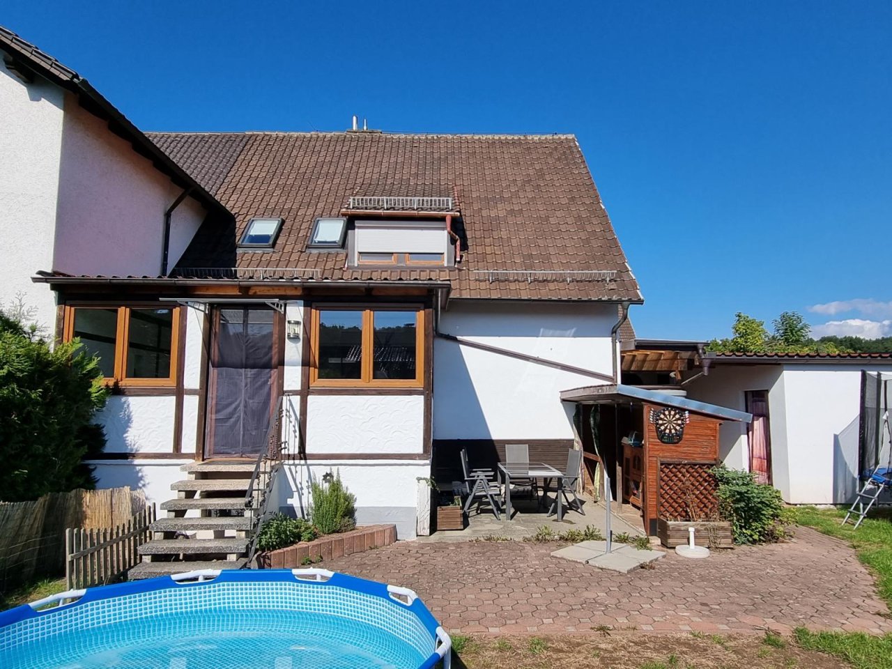 VERKAUFT -Liebenswerte Doppelhaushälfte in beliebtem Ahorner Ortsteil!