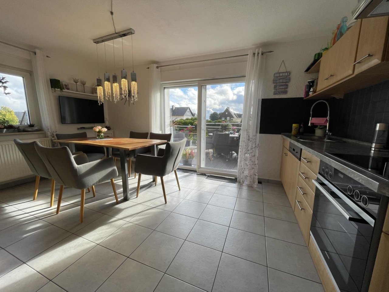 VERKAUFT - Einfamilienhaus mit paradiesischen Außenanlagen inkl. Pool